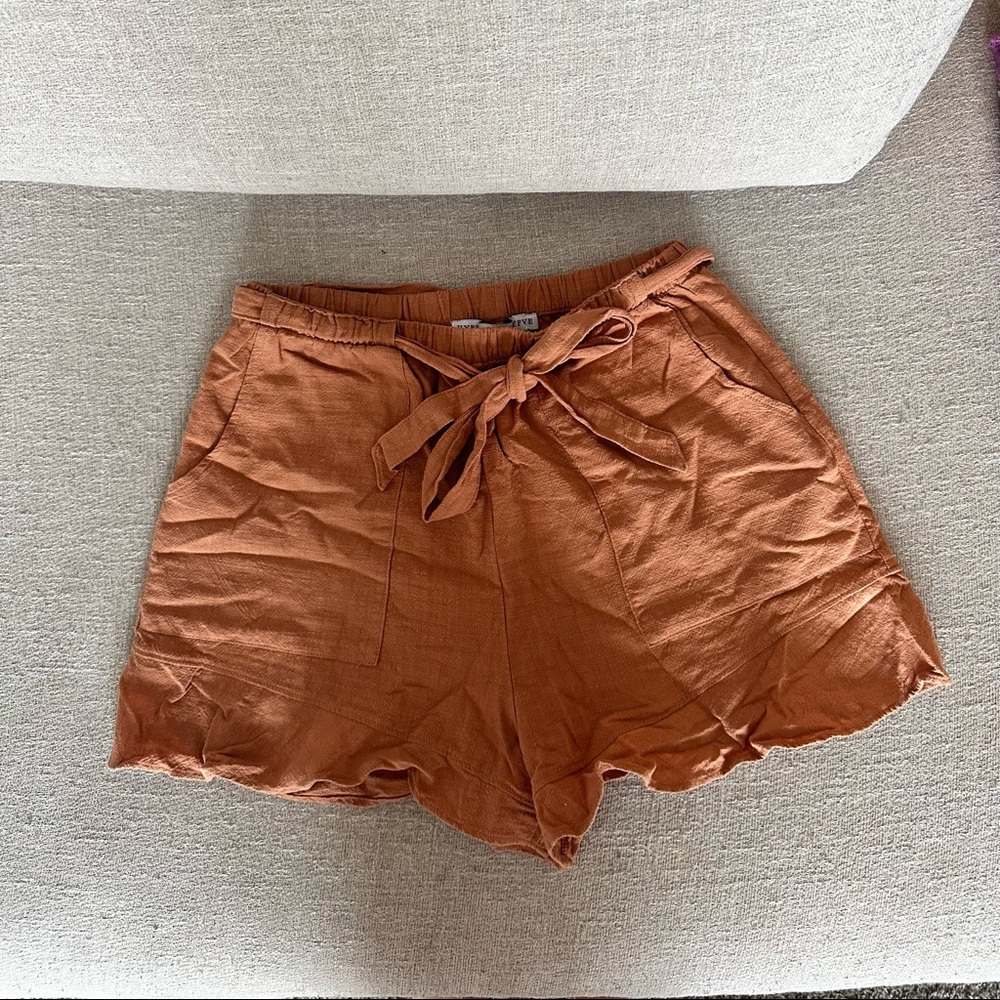 Ruffle linen shorts